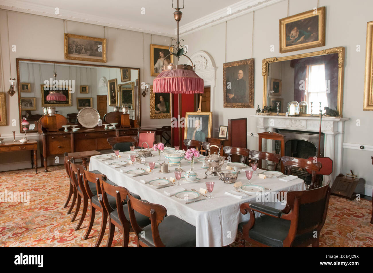 Victorian table setting hi-res stock photography and images - Alamy