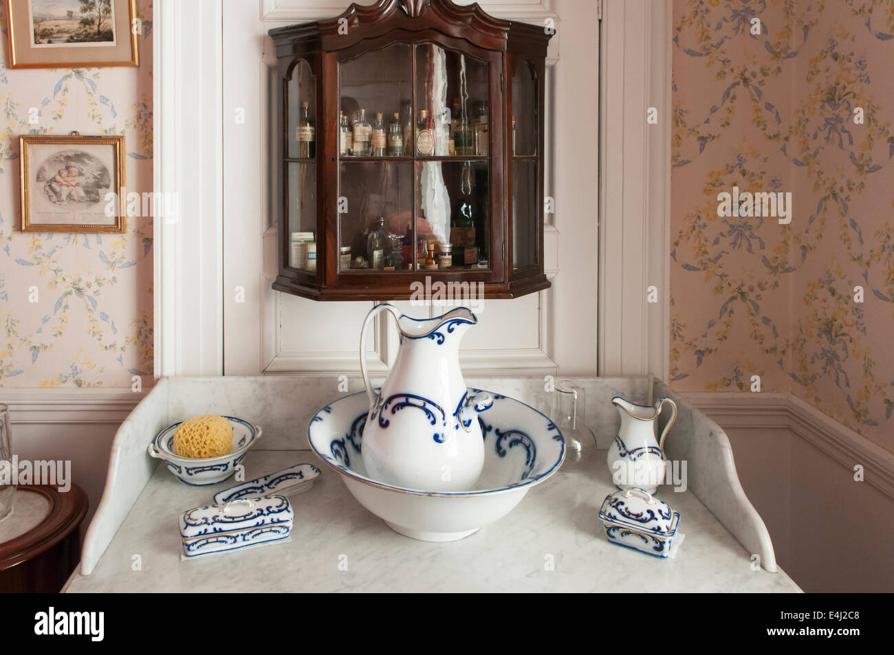 An Old Fashioned Medicine Cabinet And Wash Station Stock Photo