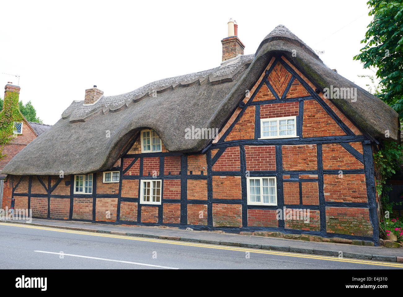 Old Thatched Cottage Dunchurch Warwickshire Stock Photo