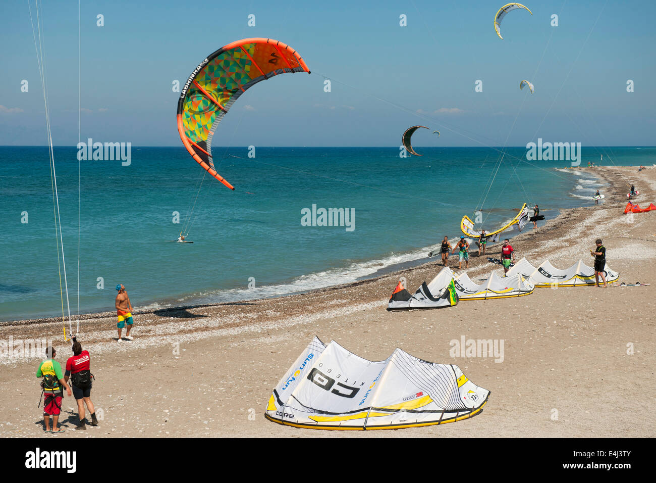 Griechenland, Rhodos, Theologos, Kitesurfer am Strand Stock Photo