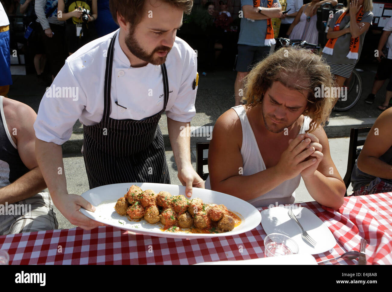 Spaghetti and meatballs for 2 hires stock photography and images Alamy
