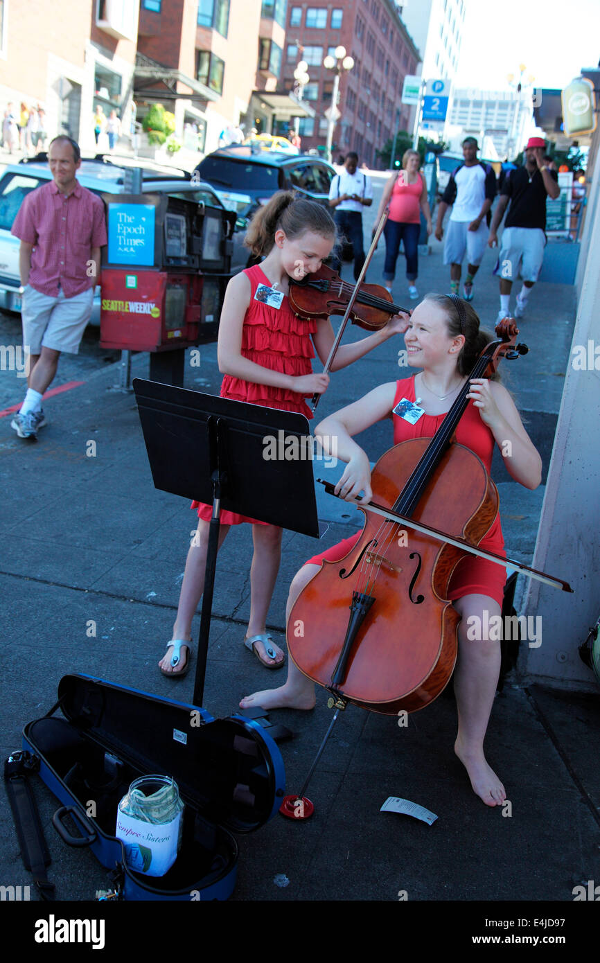 Licenced buskers performing in the Pike Street Market in Seattle Stock Photo