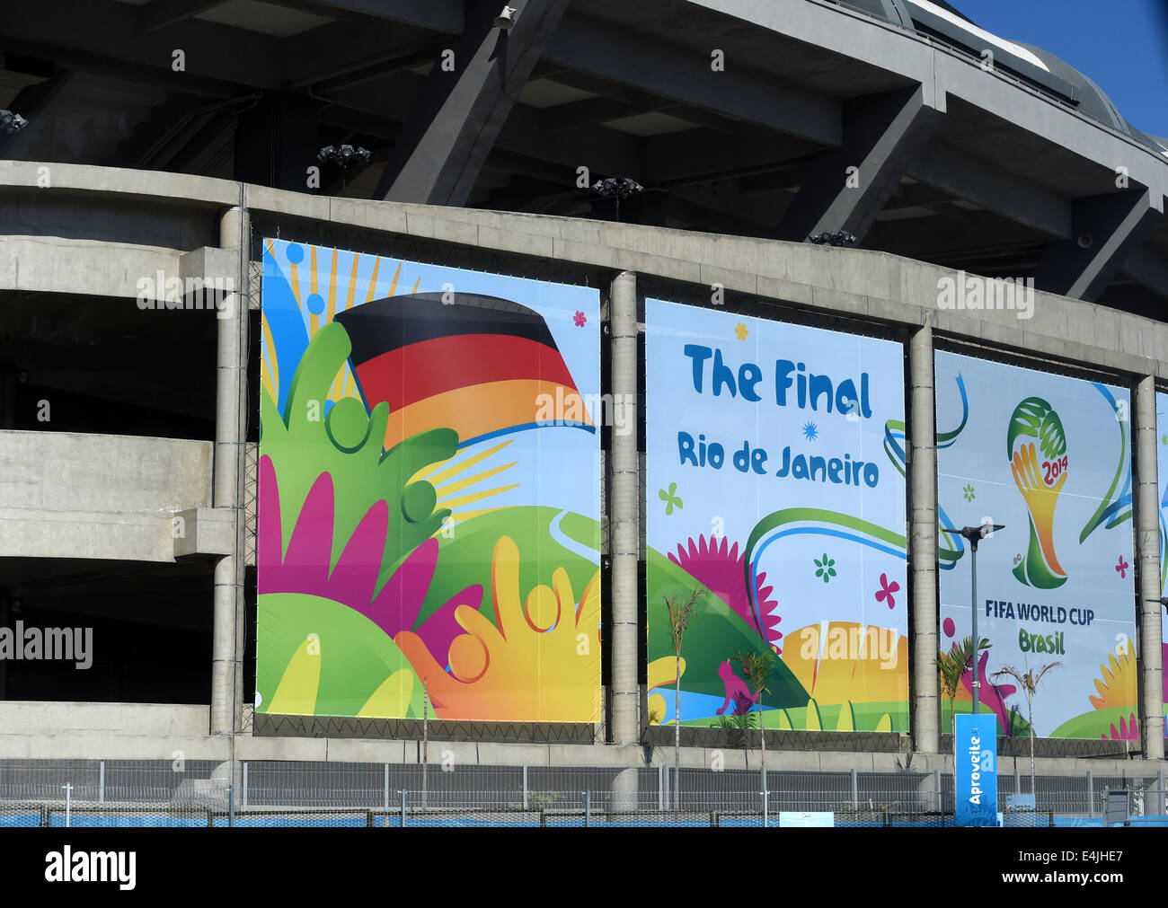 Rio de Janeiro, Brazil. 13th July, 2014. A sign with the German flag and World Cup logo hangs outside the Maracana Stadium before the FIFA World Cup 2014 soccer final between Germany and Argentina at the Estadio do Maracana in Rio de Janeiro, Brazil, 13 July 2014. Photo: Andreas Gebert/dpa/Alamy Live News Stock Photo