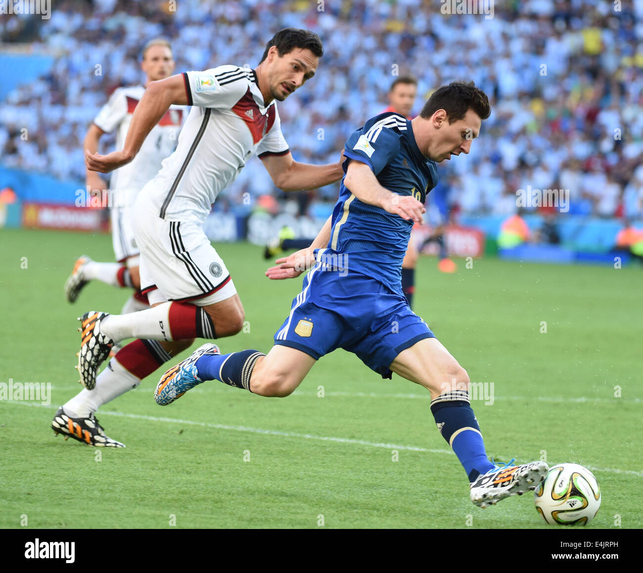 Rio De Janeiro, Brazil. 13th July, 2014. Argentina's Lionel Messi (R) runs with the ball during the final match between Germany and Argentina of 2014 FIFA World Cup at the Estadio do Maracana Stadium in Rio de Janeiro, Brazil, on July 13, 2014. Credit:  Liu Dawei/Xinhua/Alamy Live News Stock Photo