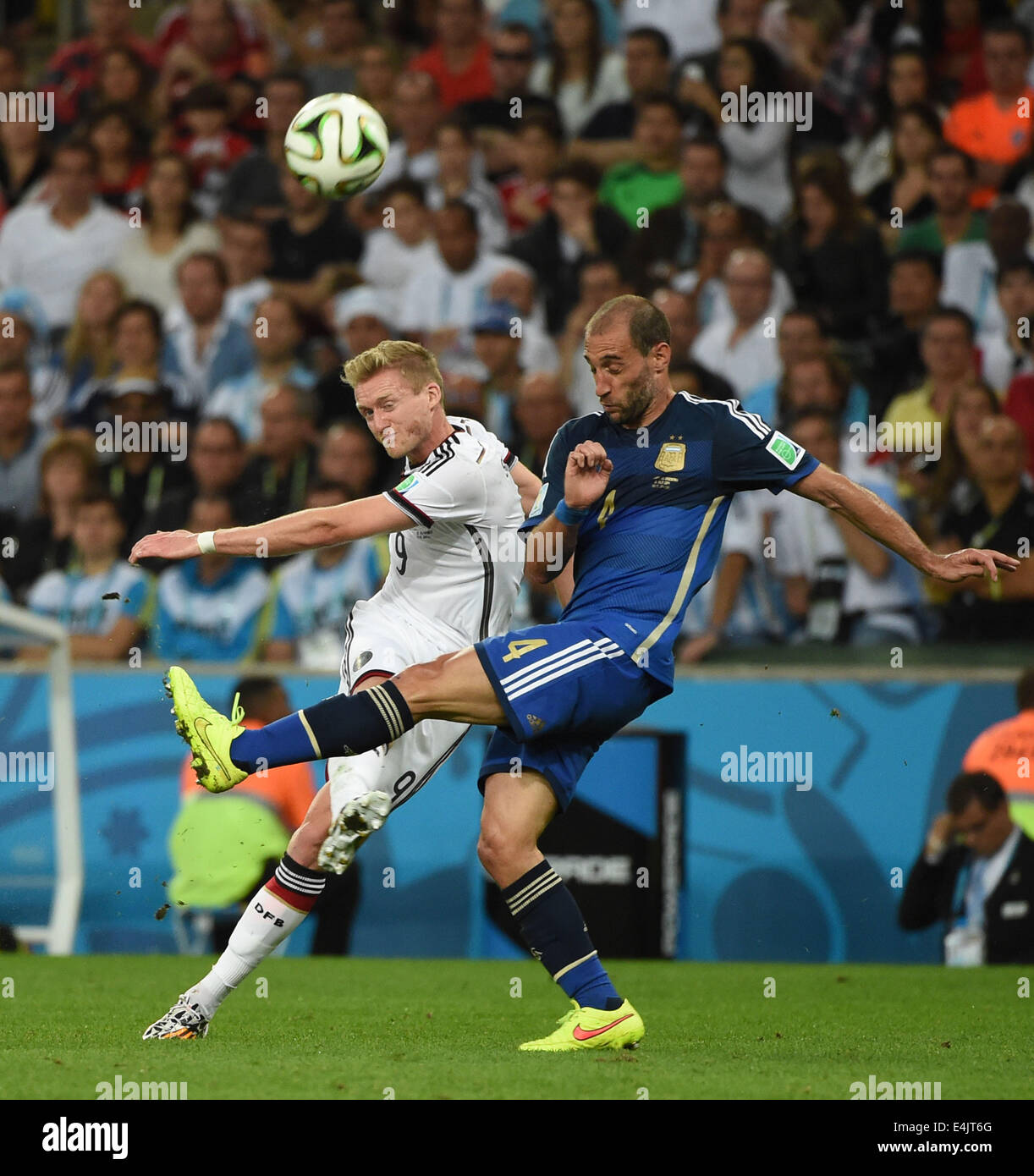 Rio De Janeiro, Brazil. 13th July, 2014. Argentina's Pablo Zabaleta (R) vies with Germany's Andre Schuerrle during the final match between Germany and Argentina of 2014 FIFA World Cup at the Estadio do Maracana Stadium in Rio de Janeiro, Brazil, on July 13, 2014. Credit:  Liu Dawei/Xinhua/Alamy Live News Stock Photo