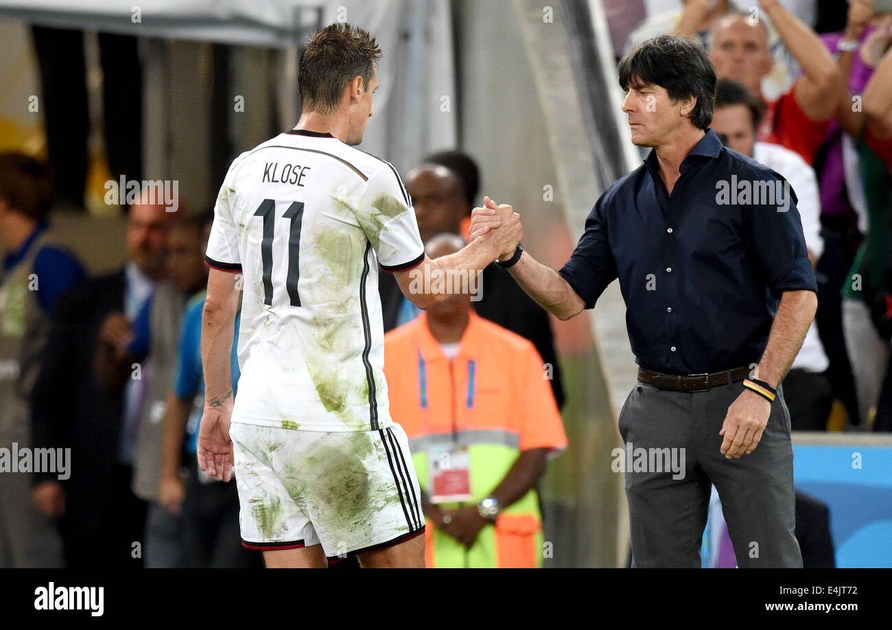 Rio de Janeiro, Brazil. 13th July, 2014. Headcoach Joachim Loew (R) shakes hands with Miroslav Klose of Germany after the substitution of the forward during the FIFA World Cup 2014 final soccer match between Germany and Argentina at the Estadio do Maracana in Rio de Janeiro, Brazil, 13 July 2014. Photo: Marcus Brandt/dpa/Alamy Live News Stock Photo