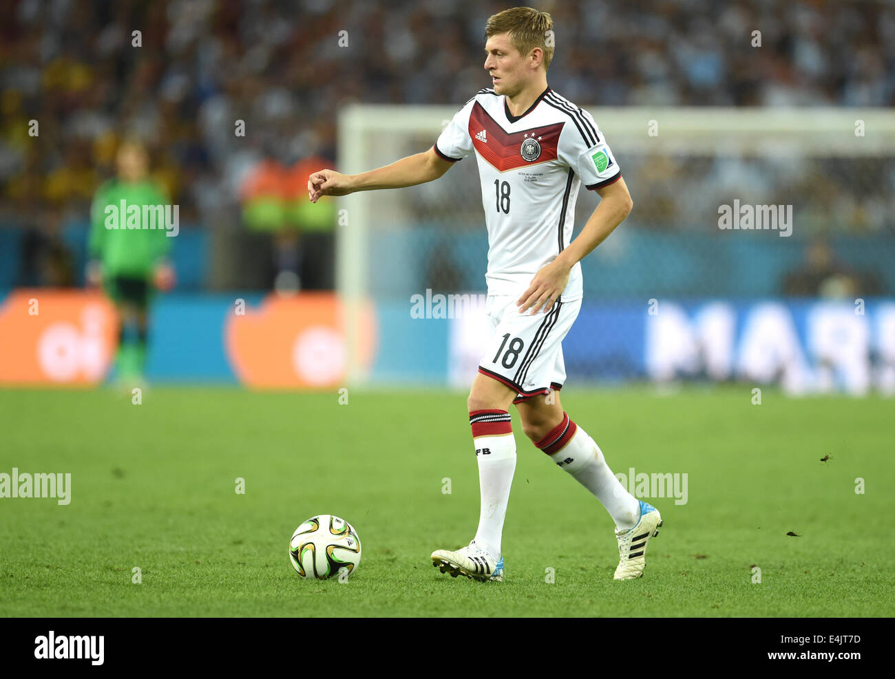 Rio de Janeiro, Brazil. 13th July, 2014. Toni Kroos of Germany in action during the FIFA World Cup 2014 final soccer match between Germany and Argentina at the Estadio do Maracana in Rio de Janeiro, Brazil, 13 July 2014. Photo: Andreas Gebert/dpa/Alamy Live News Stock Photo