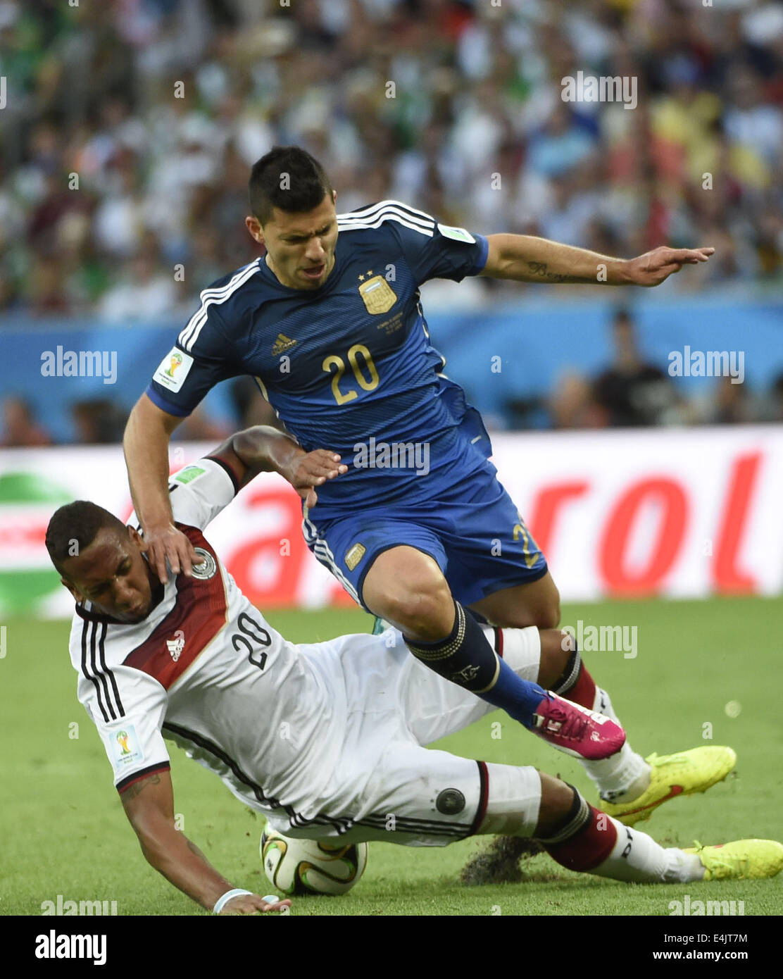 Rio De Janeiro, Brazil. 13th July, 2014. Argentina's Sergio Aguero (R) vies with Germany's Jerome Boateng during the final match between Germany and Argentina of 2014 FIFA World Cup at the Estadio do Maracana Stadium in Rio de Janeiro, Brazil, on July 13, 2014. Credit:  Yang Lei/Xinhua/Alamy Live News Stock Photo