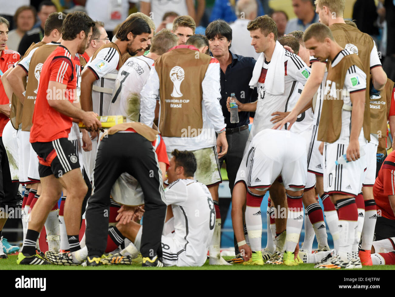 Rio de Janeiro, Brazil. 13th July, 2014. Head coach Joachim Loew (C) of Germany talks to his players during a break prior to the overtime during the FIFA World Cup 2014 final soccer match between Germany and Argentina at the Estadio do Maracana in Rio de Janeiro, Brazil, 13 July 2014. Photo: Marcus Brandt/dpa/Alamy Live News Stock Photo