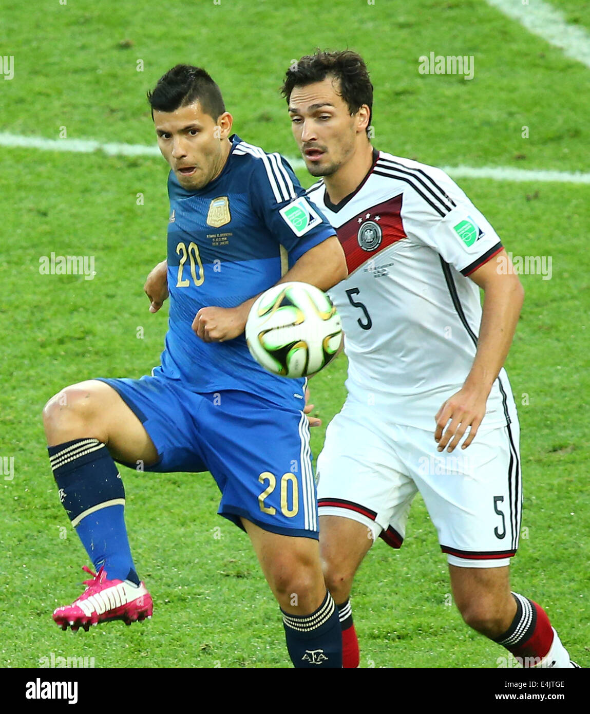 Rio De Janeiro, Brazil. 13th July, 2014. Germany's Mats Hummels vies with Argentina's Sergio Aguero during the final match between Germany and Argentina of 2014 FIFA World Cup at the Estadio do Maracana Stadium in Rio de Janeiro, Brazil, on July 13, 2014. Credit:  Chen Jianli/Xinhua/Alamy Live News Stock Photo