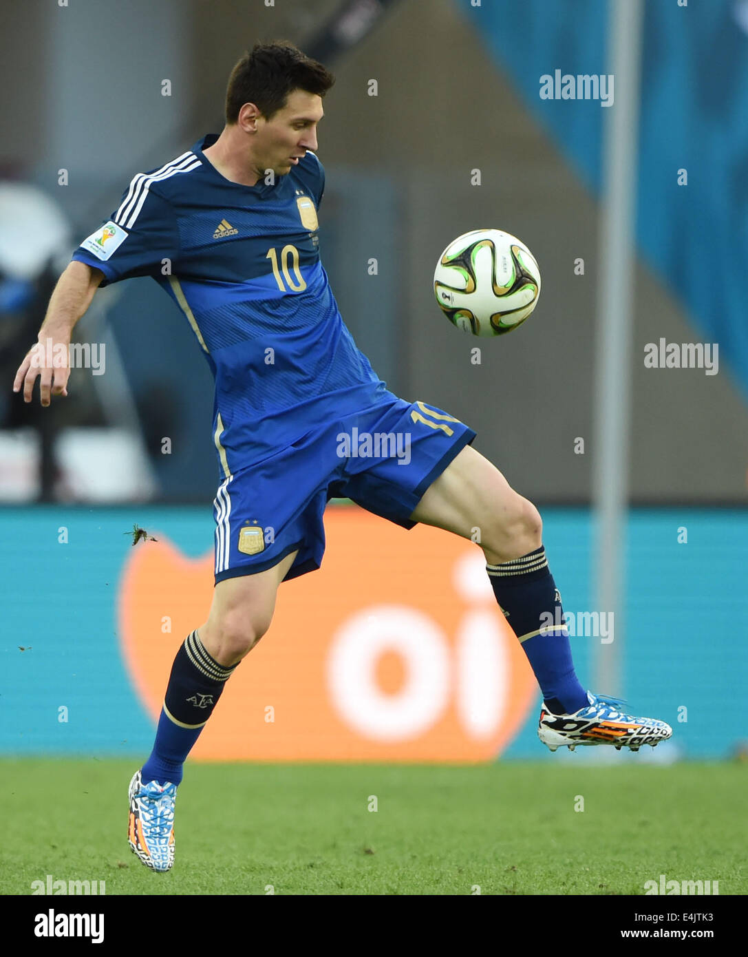 Rio De Janeiro, Brazil. 13th July, 2014. Argentina's Lionel Messi controls the ball during the final match between Germany and Argentina of 2014 FIFA World Cup at the Estadio do Maracana Stadium in Rio de Janeiro, Brazil, on July 13, 2014. Credit:  Guo Yong/Xinhua/Alamy Live News Stock Photo
