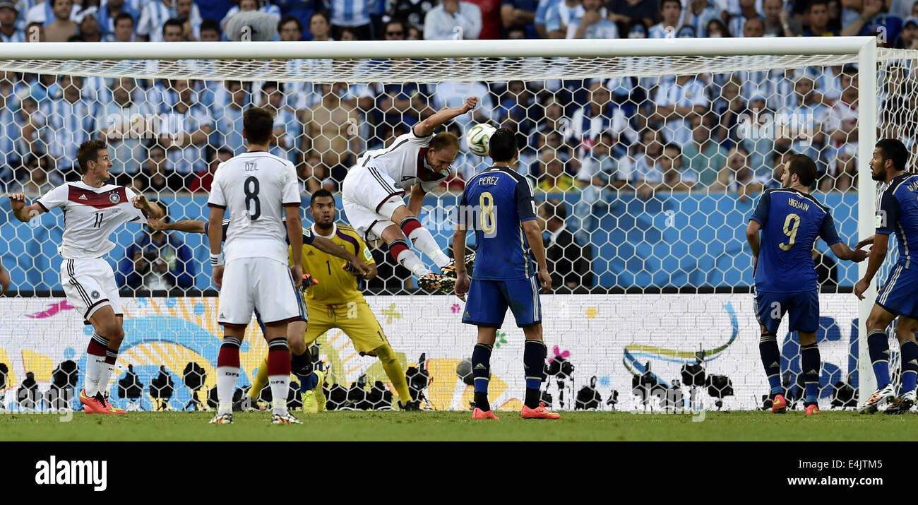 Rio De Janeiro, Brazil. 13th July, 2014. Germany's Benedikt Howedes (4th L) heads the ball during the final match between Germany and Argentina of 2014 FIFA World Cup at the Estadio do Maracana Stadium in Rio de Janeiro, Brazil, on July 13, 2014. Credit:  Qi Heng/Xinhua/Alamy Live News Stock Photo