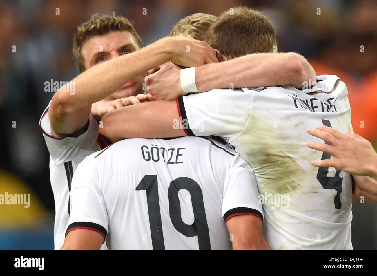 Rio de Janeiro, Brazil. 13th July, 2014. Mario Goetze (C) of Germany celebrates with his teammates after scoring 1-0 goal during the FIFA World Cup 2014 final soccer match between Germany and Argentina at the Estadio do Maracana in Rio de Janeiro, Brazil, 13 July 2014. Photo: Marcus Brandt/dpa/Alamy Live News Stock Photo