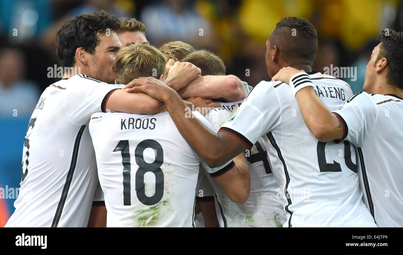 Rio de Janeiro, Brazil. 13th July, 2014. Mario Goetze (hidden) of Germany celebrates with his teammates after scoring 1-0 goal during the FIFA World Cup 2014 final soccer match between Germany and Argentina at the Estadio do Maracana in Rio de Janeiro, Brazil, 13 July 2014. Photo: Marcus Brandt/dpa/Alamy Live News Stock Photo