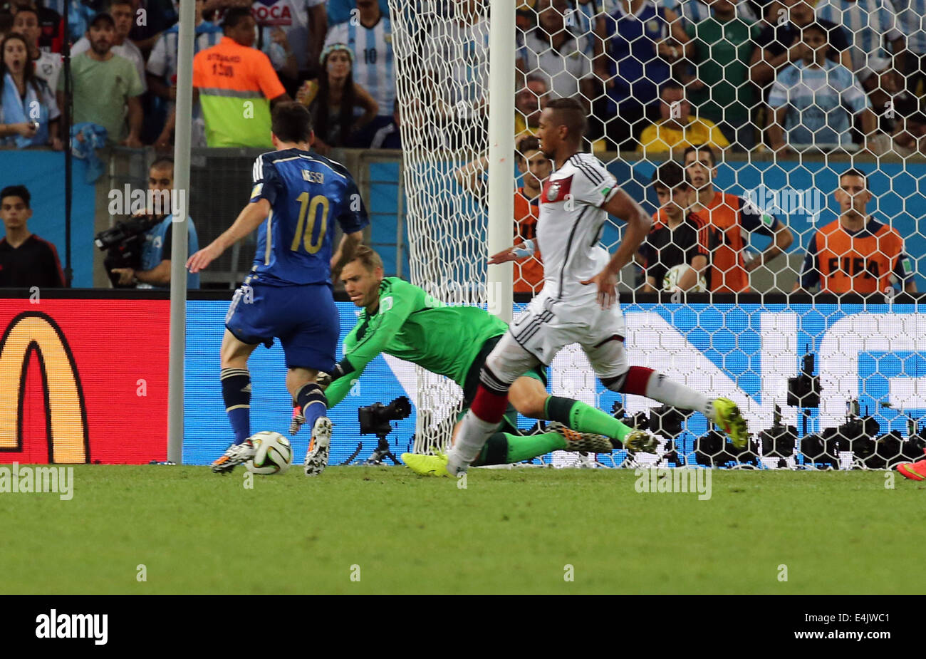 Rio de Janeiro, Brazil. 13th July, 2014. World Cup Final. Germany v Argentina. Neuer saves in front of Messi Credit:  Action Plus Sports/Alamy Live News Stock Photo