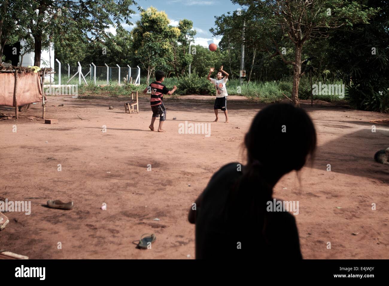 Children playing photos hi-res stock photography and images - Alamy