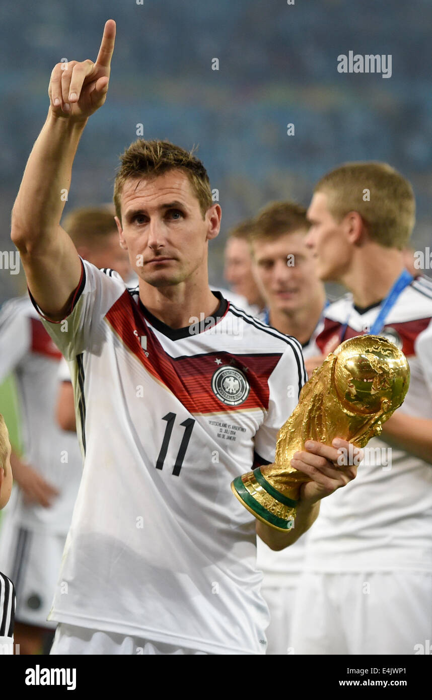 Rio de Janeiro, Brazil. 13th July, 2014. Miroslav Klose of Germany poses with the World Cup trophy after winning the FIFA World Cup 2014 final soccer match between Germany and Argentina at the Estadio do Maracana in Rio de Janeiro, Brazil, 13 July 2014. Photo: Marcus Brandt/dpa/Alamy Live News Stock Photo