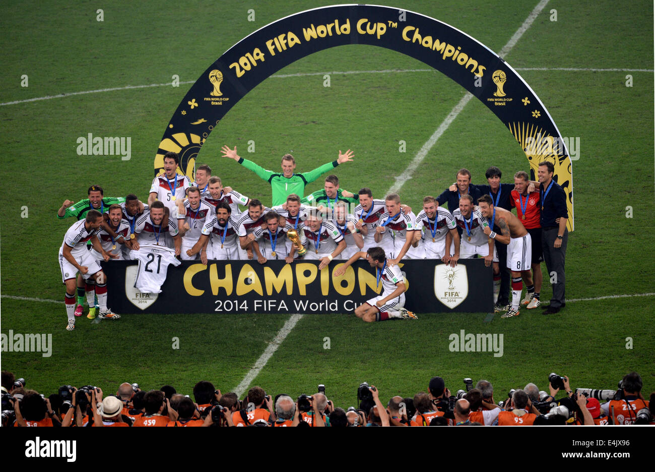 3163051562946447185allein Pictures Thousands Welcome Home Germany S World Cup Winnershtml