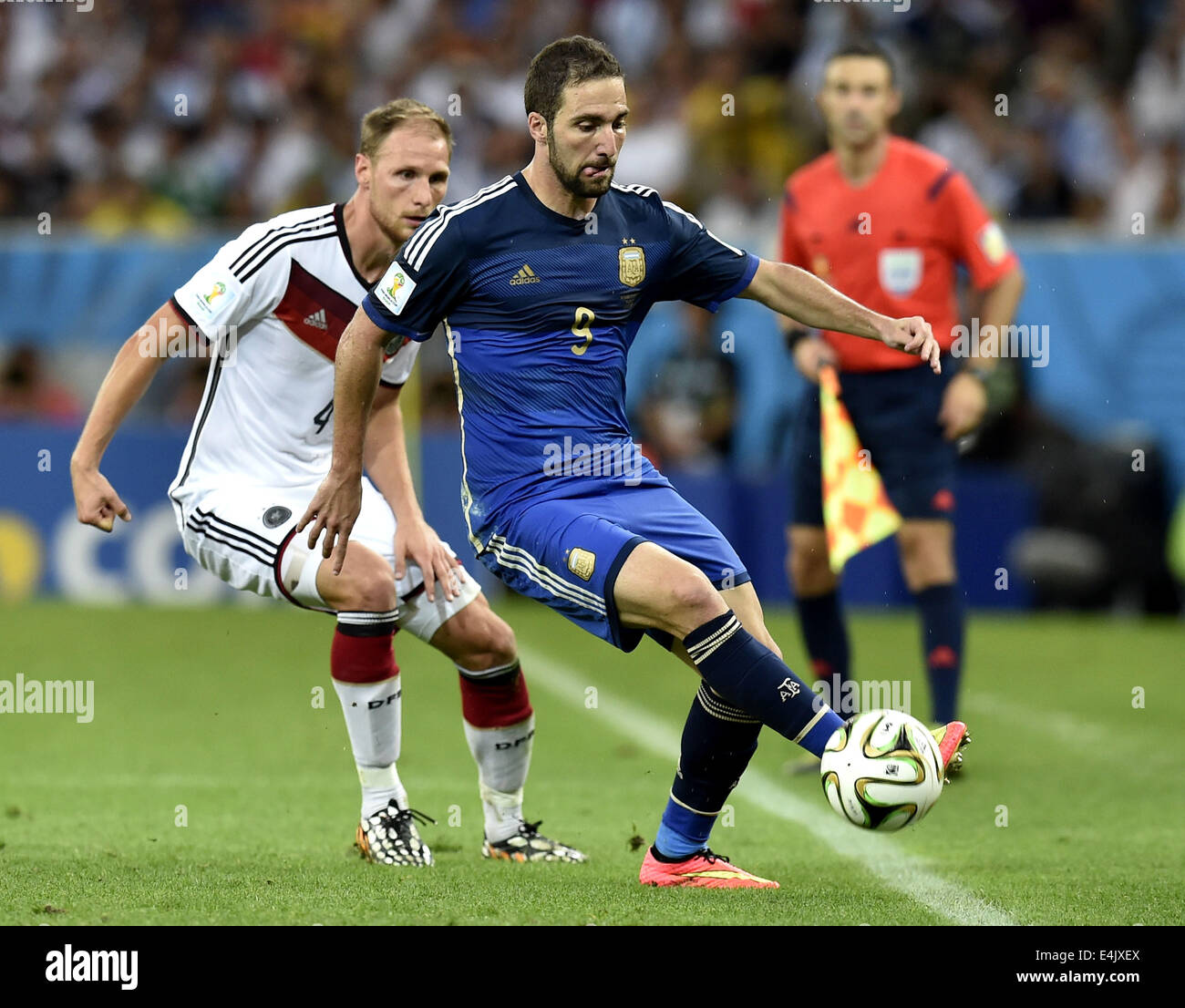 Rio De Janeiro, Brazil. 13th July, 2014. Argentina's Gonzalo Higuain (front) controls the ball during the final match between Germany and Argentina of 2014 FIFA World Cup at the Estadio do Maracana Stadium in Rio de Janeiro, Brazil, on July 13, 2014. Credit:  Qi Heng/Xinhua/Alamy Live News Stock Photo