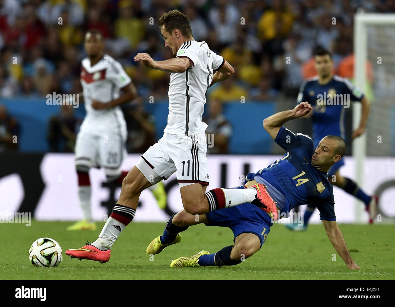 Rio De Janeiro, Brazil. 13th July, 2014. Argentina's Javier Mascherano (R) tackles Germany's Miroslav Klose during the final match between Germany and Argentina of 2014 FIFA World Cup at the Estadio do Maracana Stadium in Rio de Janeiro, Brazil, on July 13, 2014. Credit:  Qi Heng/Xinhua/Alamy Live News Stock Photo
