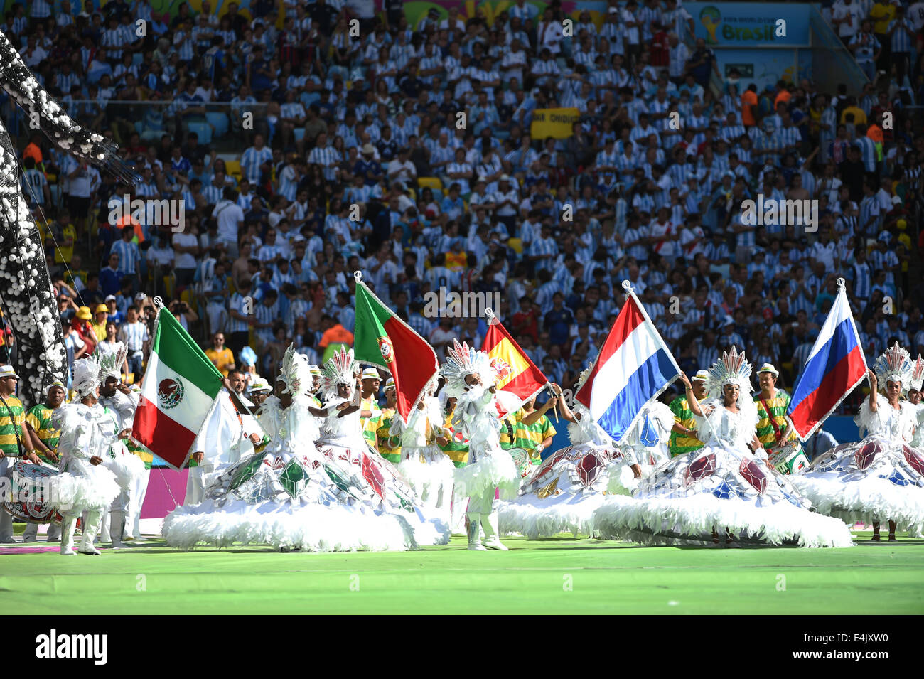 Rio De Janeiro, Brazil. 13th July, 2014. Performers carry national flags of countries during the closing ceremony before the final match between Germany and Argentina of 2014 FIFA World Cup at the Estadio do Maracana Stadium in Rio de Janeiro, Brazil, on July 13, 2014. Credit:  Liu Dawei/Xinhua/Alamy Live News Stock Photo