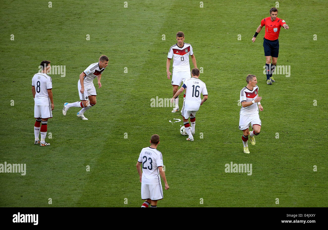 Rio De Janeiro, Brazil. 13th July, 2014. Germany's players make a free kick during the final match between Germany and Argentina of 2014 FIFA World Cup at the Estadio do Maracana Stadium in Rio de Janeiro, Brazil, on July 13, 2014. Credit:  Li Ming/Xinhua/Alamy Live News Stock Photo