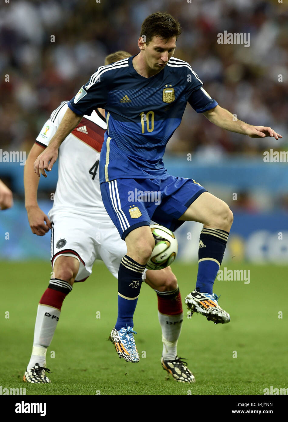 Lionel messi front hi-res stock photography and images - Page 4 - Alamy