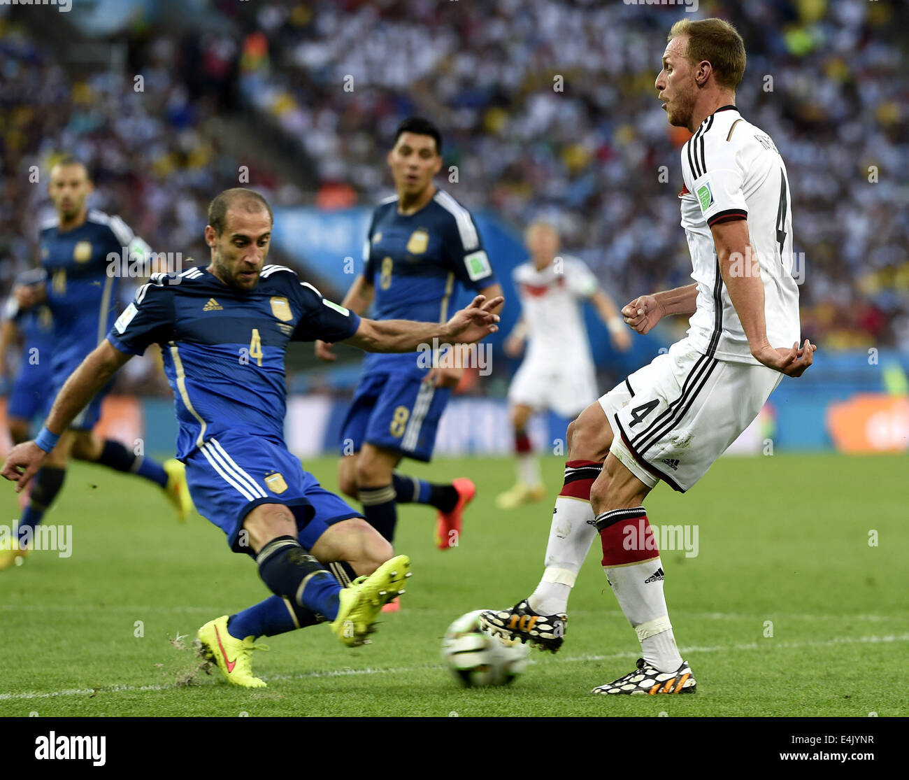 Rio De Janeiro, Brazil. 13th July, 2014. Germany's Benedikt Howedes (R) vies with Argentina's Pablo Zabaleta during the final match between Germany and Argentina of 2014 FIFA World Cup at the Estadio do Maracana Stadium in Rio de Janeiro, Brazil, on July 13, 2014. Credit:  Qi Heng/Xinhua/Alamy Live News Stock Photo