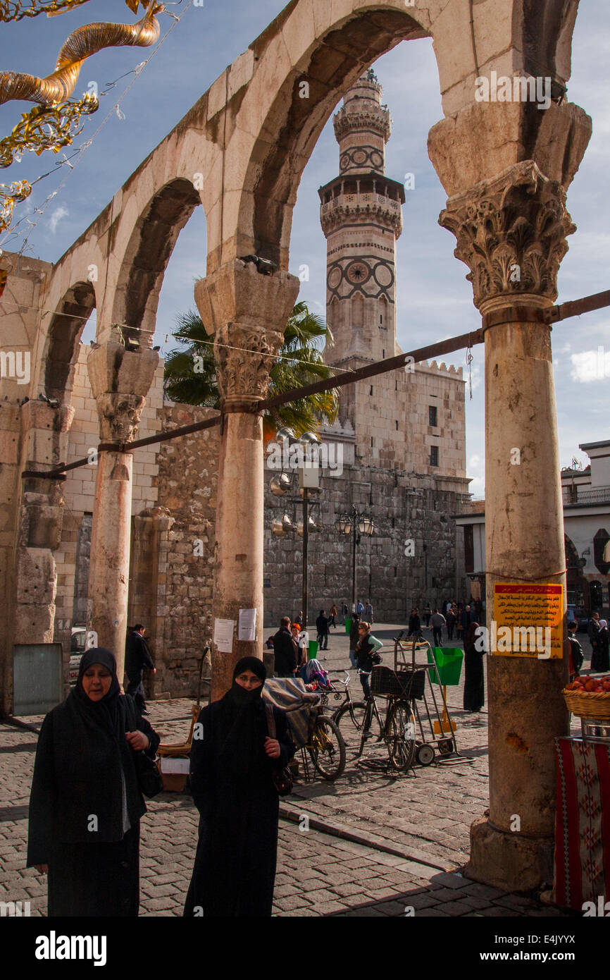 The Temple of Jupiter and Umayyad Mosque in Damascus Stock Photo Alamy