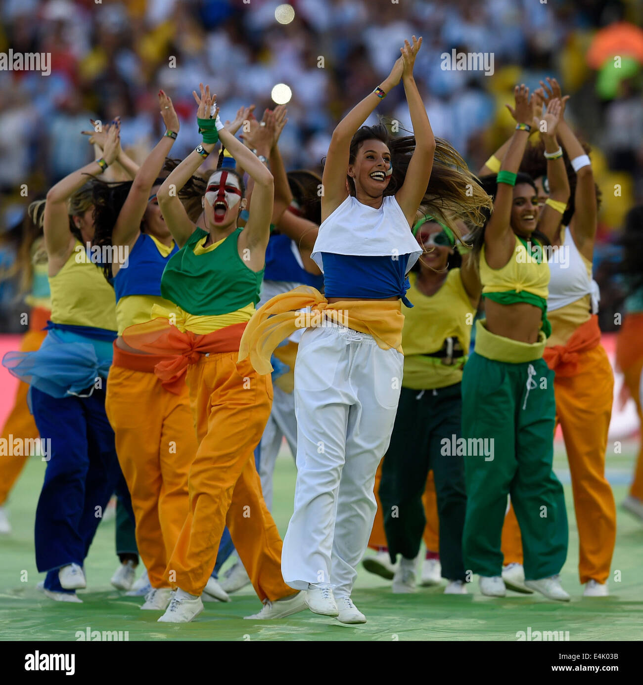 Rio De Janeiro, Brazil. 13th July, 2014. Dancers perform during the closing ceremony before the final match between Germany and Argentina of 2014 FIFA World Cup at the Estadio do Maracana Stadium in Rio de Janeiro, Brazil, on July 13, 2014. Credit:  Qi Heng/Xinhua/Alamy Live News Stock Photo