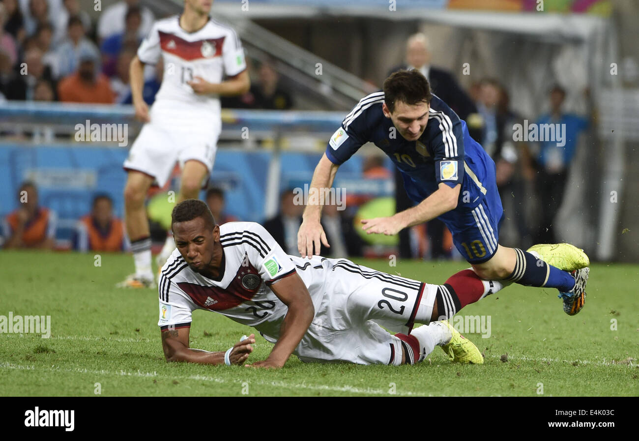 Rio De Janeiro, Brazil. 13th July, 2014. Argentina's Lionel Messi (R) vies with Germany's Jerome Boateng during the final match between Germany and Argentina of 2014 FIFA World Cup at the Estadio do Maracana Stadium in Rio de Janeiro, Brazil, on July 13, 2014. Credit:  Yang Lei/Xinhua/Alamy Live News Stock Photo