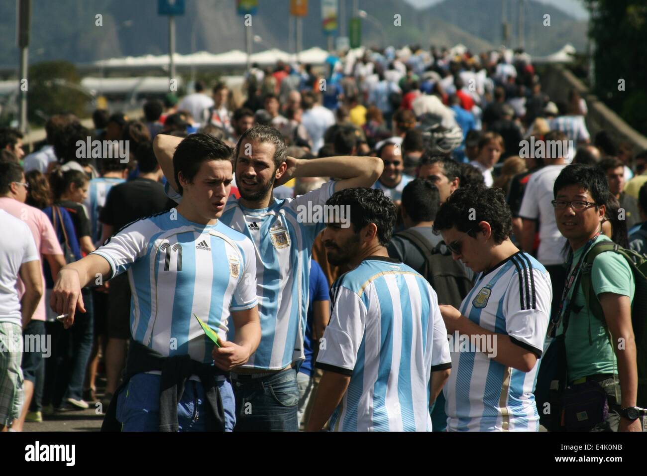 Rio de Janeiro, Brazil. 13th July, 2014. 2014 FIFA World Cup Brazil. A group of Argentinian fans in the crowd arriving at Maracanã to watch the final match between Germany and Argentina. Germany won 1-0 in the extra time, thus conquering its fourth world title. Rio de Janeiro, Brazil, 13th July, 2014. Credit:  Maria Adelaide Silva/Alamy Live News Stock Photo