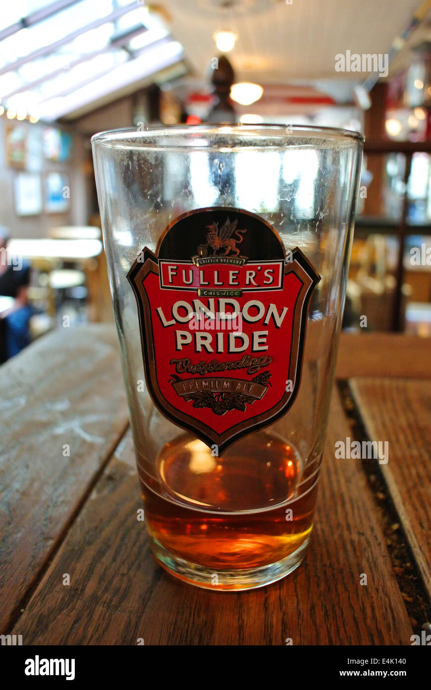 London pride ale beer pint Stock Photo - Alamy
