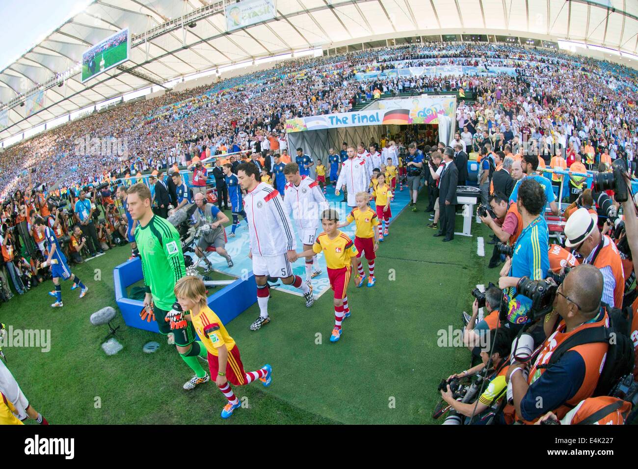 Rio de Janeiro, Brazil. 13th July, 2014. Two team group Football/Soccer : FIFA World Cup Brazil 2014 Final match between Germany 1-0 Argentina at the Maracana stadium in Rio de Janeiro, Brazil . Credit:  Maurizio Borsari/AFLO/Alamy Live News Stock Photo