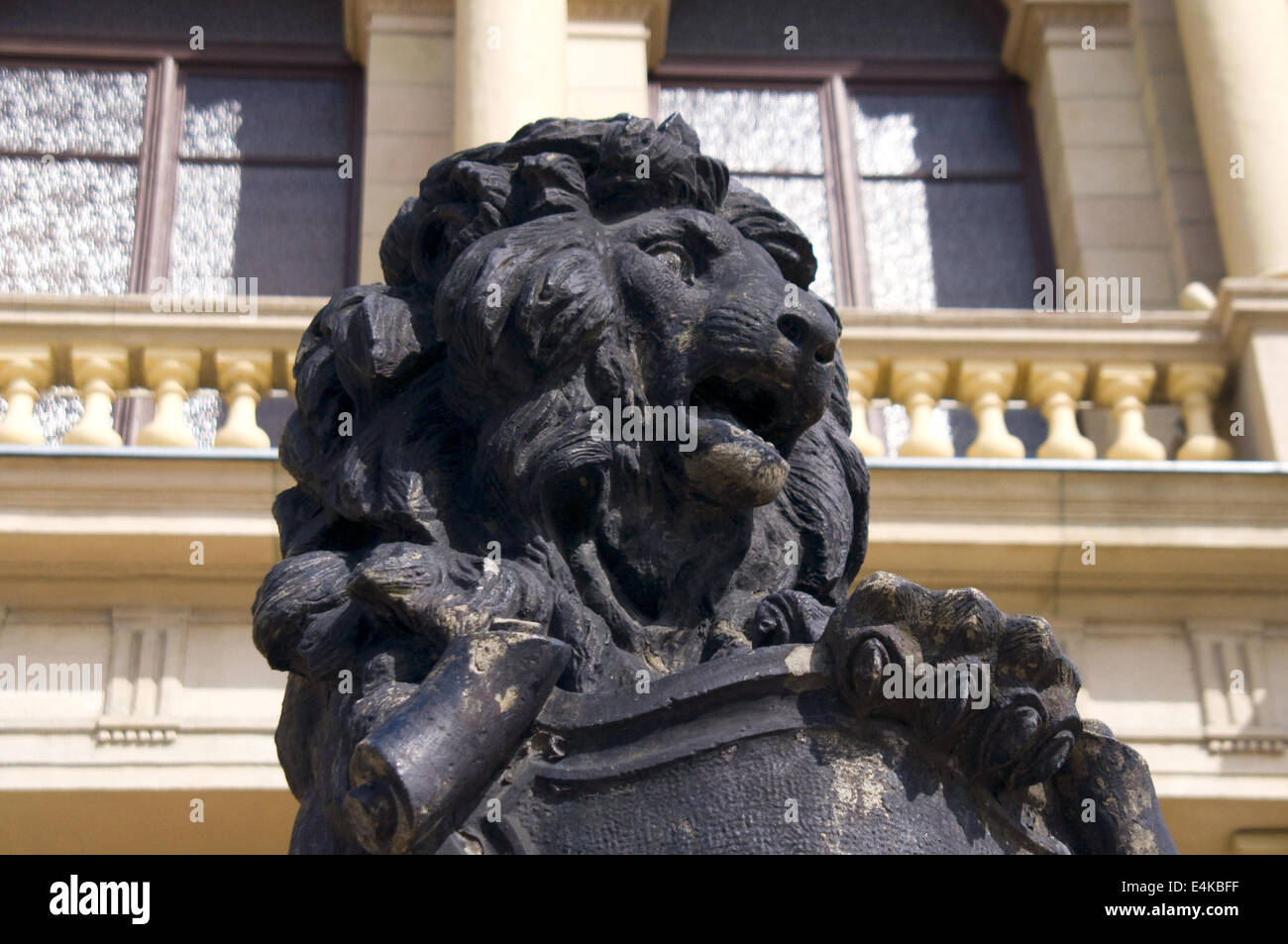 Statue of a lion set three Stock Photo Alamy