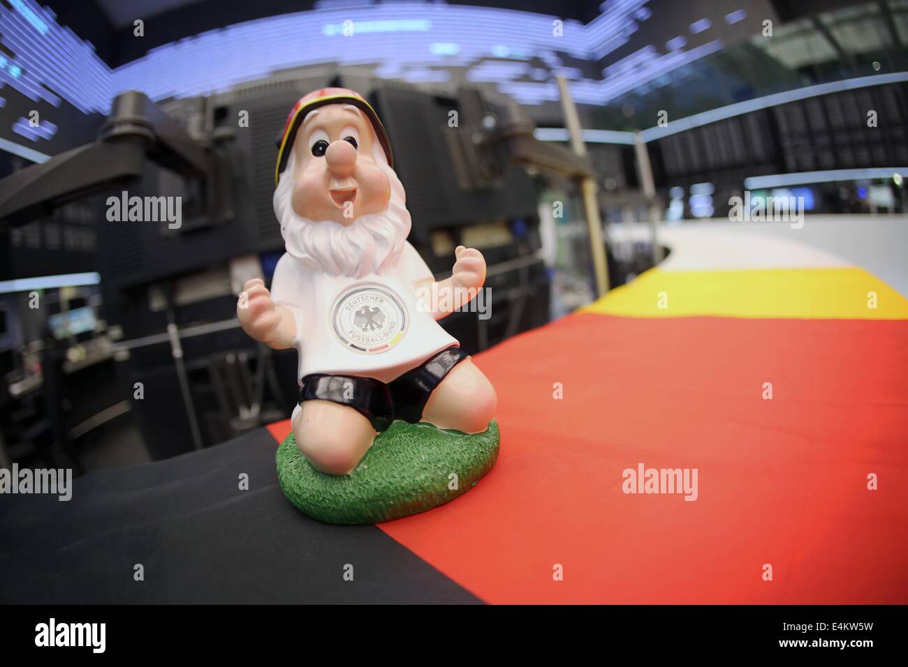 German garden gnome hi-res stock photography and images - Page 3 - Alamy