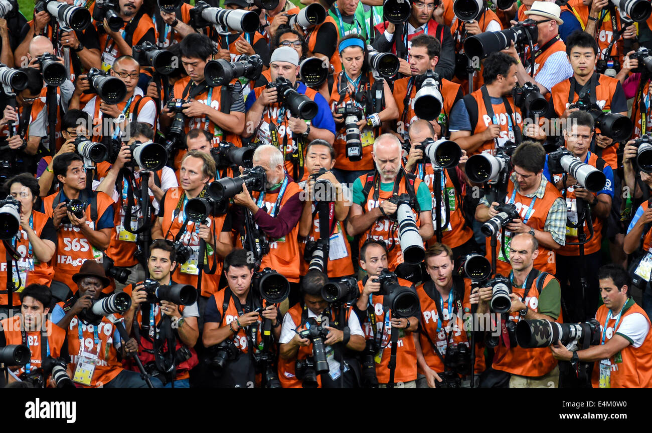 Rio de Janeiro, Brazil. 13th July, 2014. Photographers at the trophy ceremony during the FIFA World Cup 2014 final soccer match between Germany and Argentina at the Estadio do Maracana in Rio de Janeiro, Brazil, 13 July 2014. Photo: Thomas Eisenhuth/dpa/Alamy Live News Stock Photo