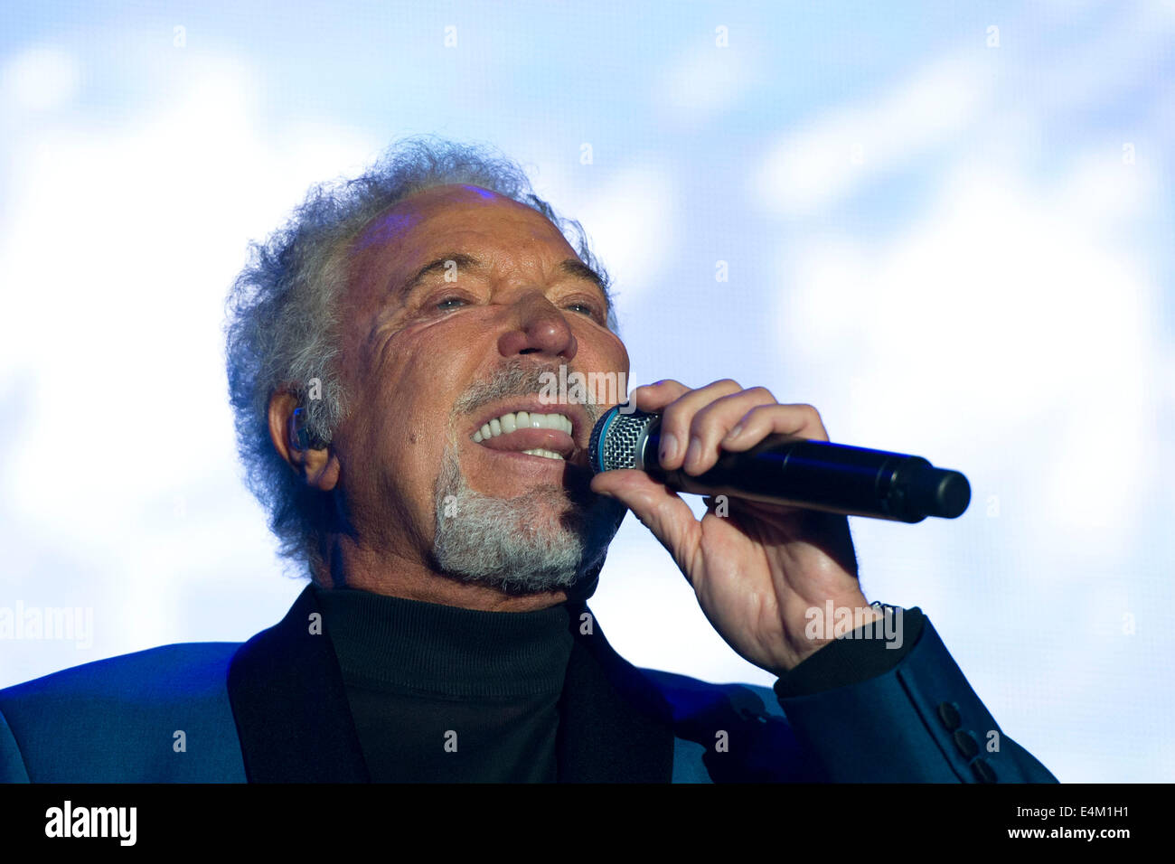 Welsh singer Tom Jones on stage at Chepstow Racecourse. Stock Photo