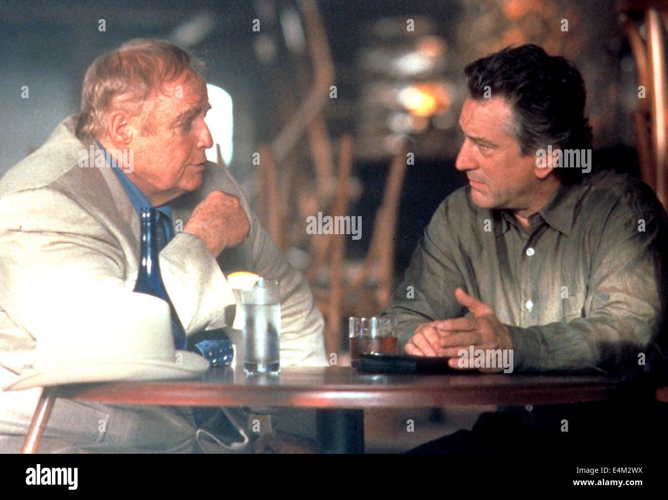 THE SCORE 2001 Paramount Pictures film with Marlon Brando at left and Robert De Niro Stock Photo