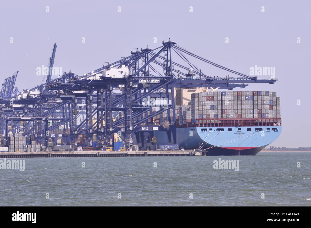 Felixtowe port hi-res stock photography and images - Alamy