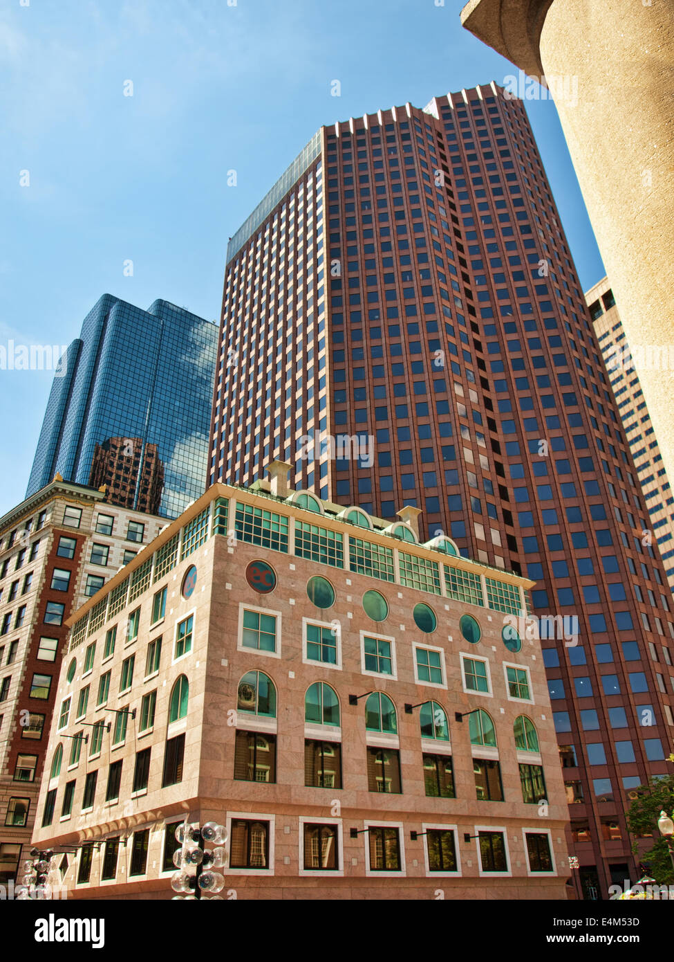 Commercial skyscrapers hi-res stock photography and images - Alamy