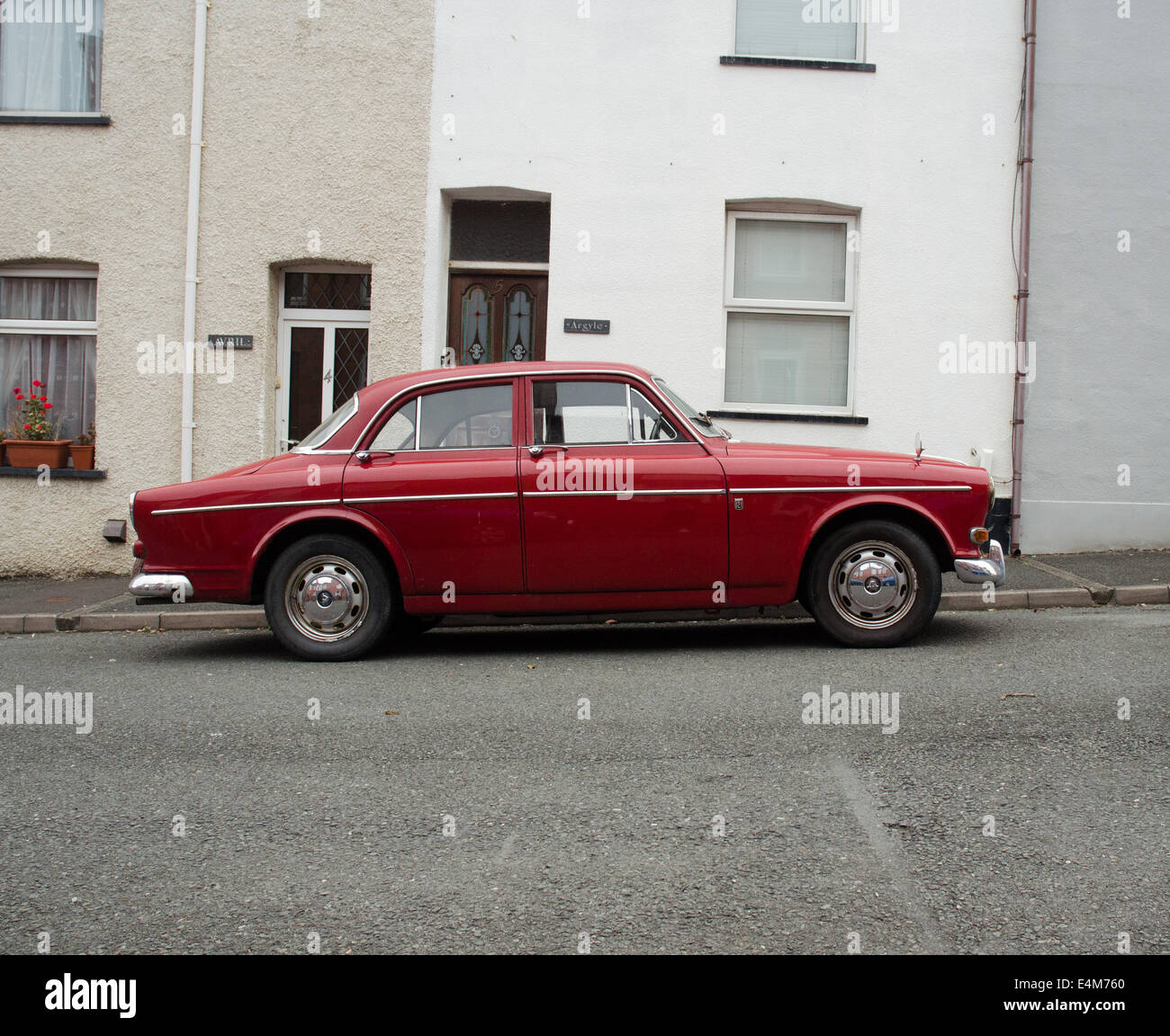 Red car parked on the roadside Stock Photo - Alamy