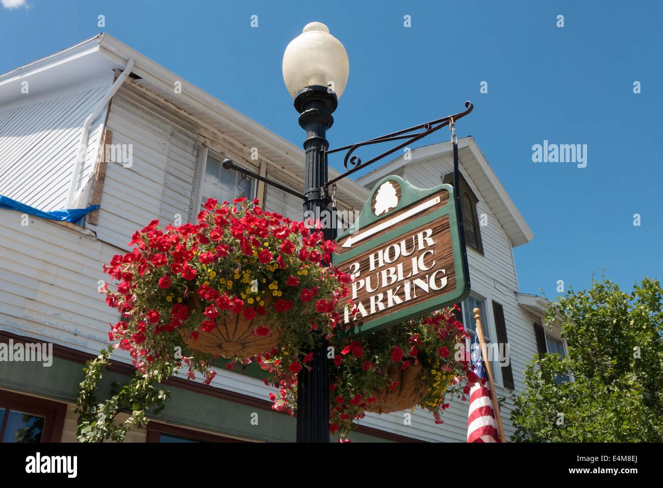 Hanging basket flowers hires stock photography and images Alamy