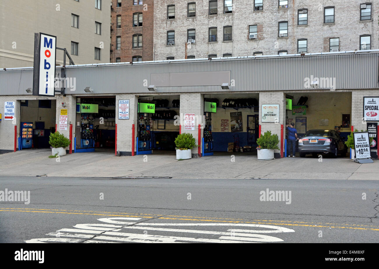 Mobil Gas Station Stock Photos & Mobil Gas Station Stock Images Alamy