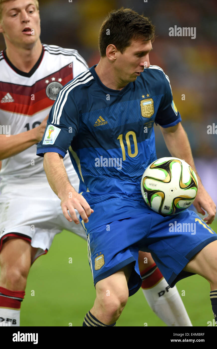 Rio De Janeiro, Brazil. 13th July, 2014. (R-L) Lionel Messi (ARG), Toni Kroos (GER) Football/Soccer : FIFA World Cup Brazil 2014 Final match between Germany 1-0 Argentina at Estadio do Maracana in Rio De Janeiro, Brazil . © FAR EAST PRESS/AFLO/Alamy Live News Stock Photo