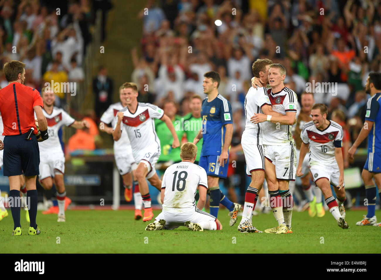 Rio De Janeiro, Brazil. 13th July, 2014. Germany team group (GER) Football/Soccer : Toni Kroos of Germany kneels on the ground as Germany players celebrate after winning the FIFA World Cup Brazil 2014 Final match between Germany 1-0 Argentina at Estadio do Maracana in Rio De Janeiro, Brazil . © FAR EAST PRESS/AFLO/Alamy Live News Stock Photo
