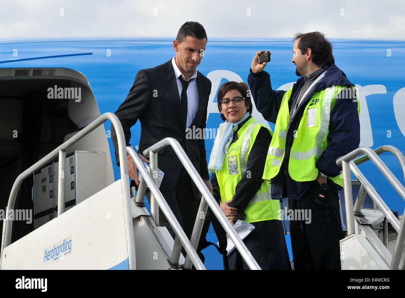 Ezeiza, Argentina. 14th July, 2014. Maxi Rodriguez (L) of Argentina National Team descends of the plane in the Minister Pistarini International Airport, in the city of Ezeiza, Argentina, on July 14, 2014. Argentina National Team returned after won the silver in the 2014 FIFA World Cup Brazil. Credit:  Leonardo Zavattaro/TELAM/Xinhua/Alamy Live News Stock Photo