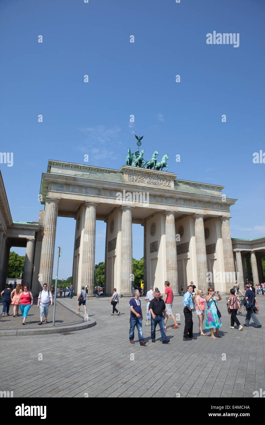 Germany, Berlin, Mitte, Brandenburg Gate in Pariser Platz. Stock Photo