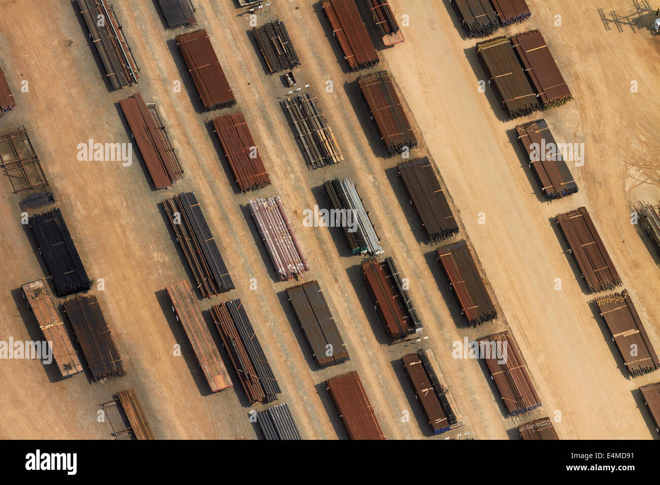 Bulk supplies of oil pipes, Inglewood Oil Field, Los Angeles