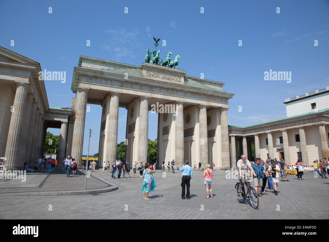 Germany, Berlin, Mitte, Brandenburg Gate in Pariser Platz. Stock Photo